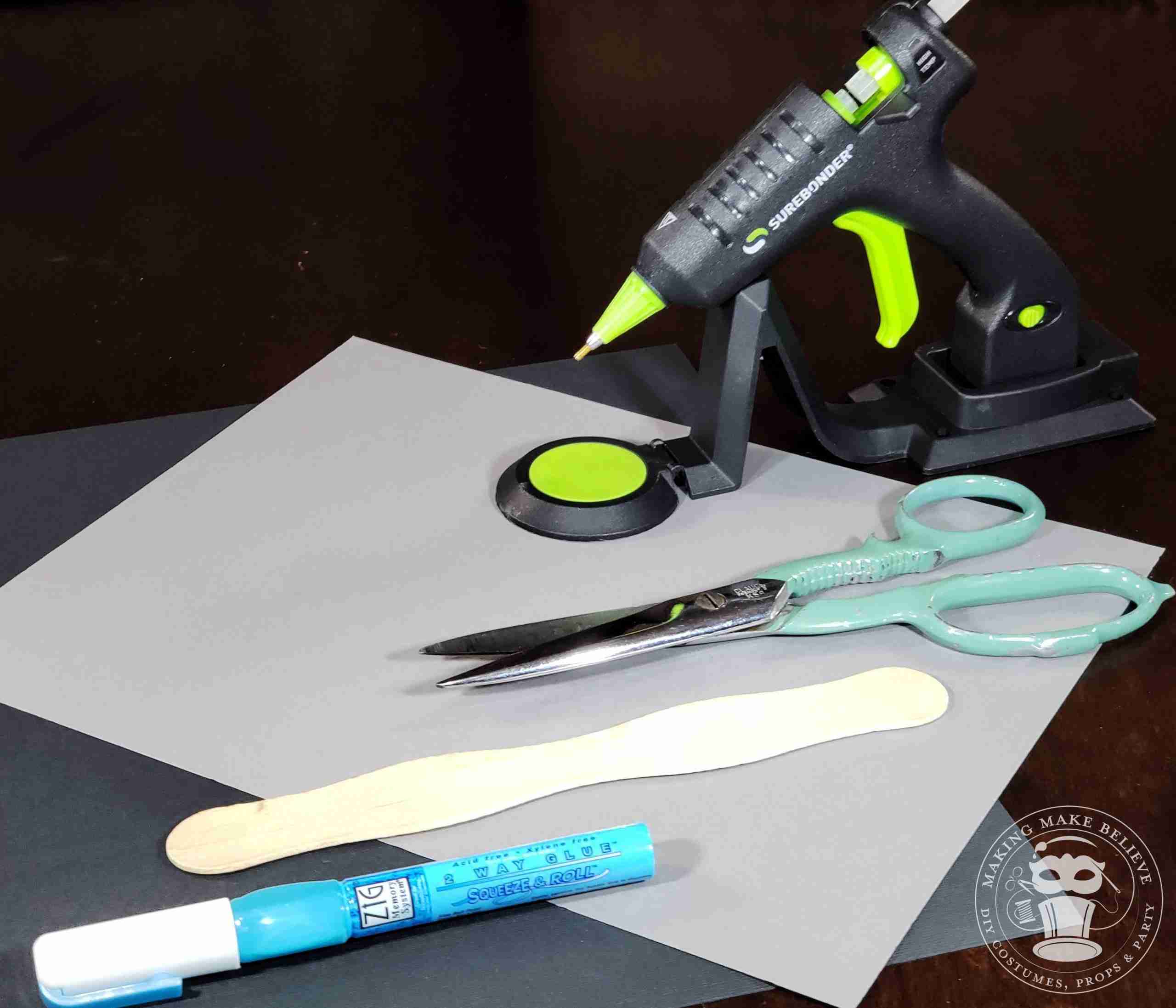 Supplies and tools for Paper Last Minute Costume Beard